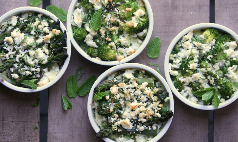 broccoli- en aspergetaartjes met feta en munt