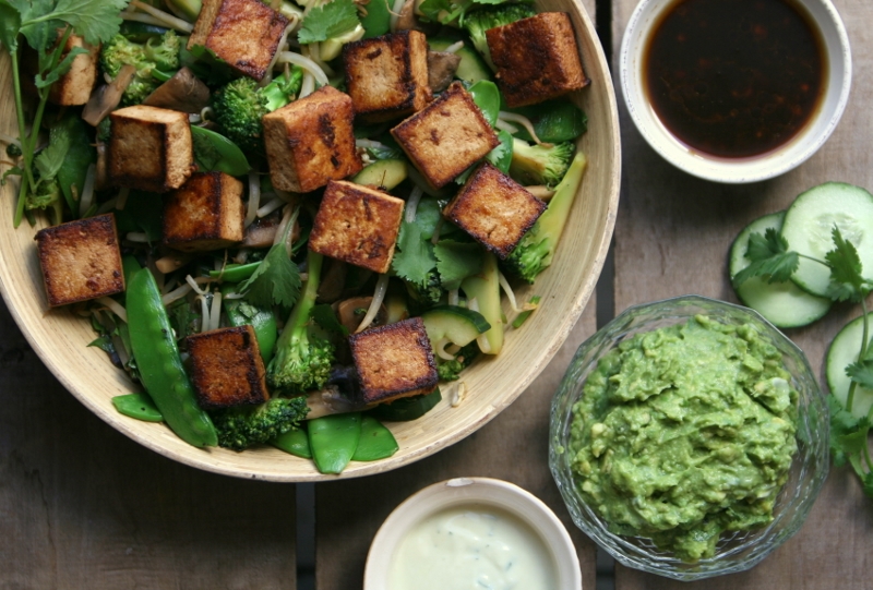 Karola's Kitchen - Aziatische groentemix met gebakken tofu